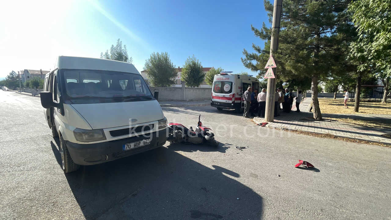 Karamanda Minibusle Motosikletin Carpistigi Kazada 2 Kisi Yaralandi1