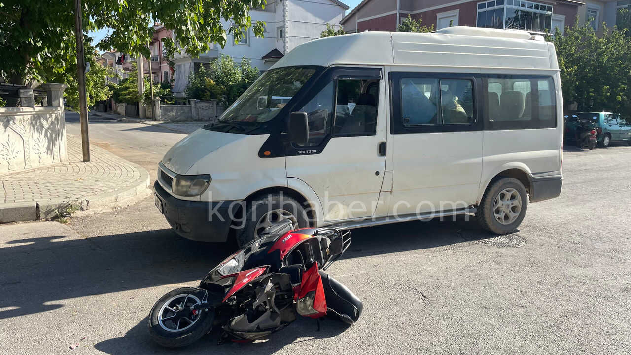 Karamanda Minibusle Motosikletin Carpistigi Kazada 2 Kisi Yaralandi3