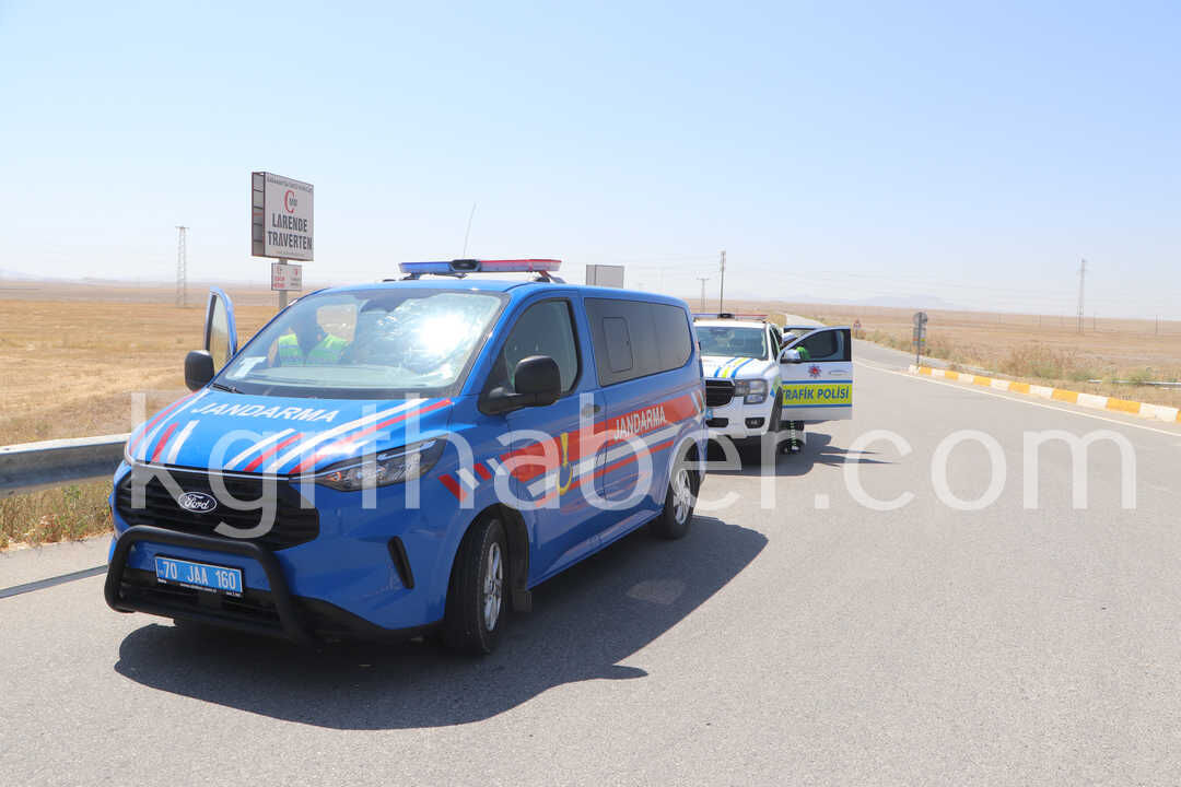 Karamanda Otomobil Bariyerlere Carpti5