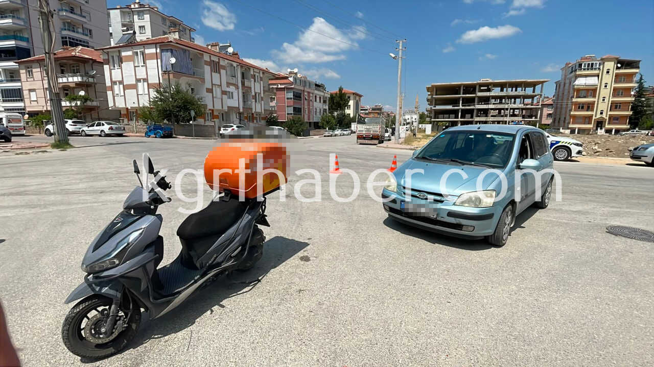 Karamanda Otomobil Ile Motokurye Carpisti 1 Yarali1