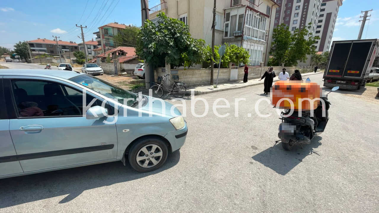 Karamanda Otomobil Ile Motokurye Carpisti 1 Yarali3