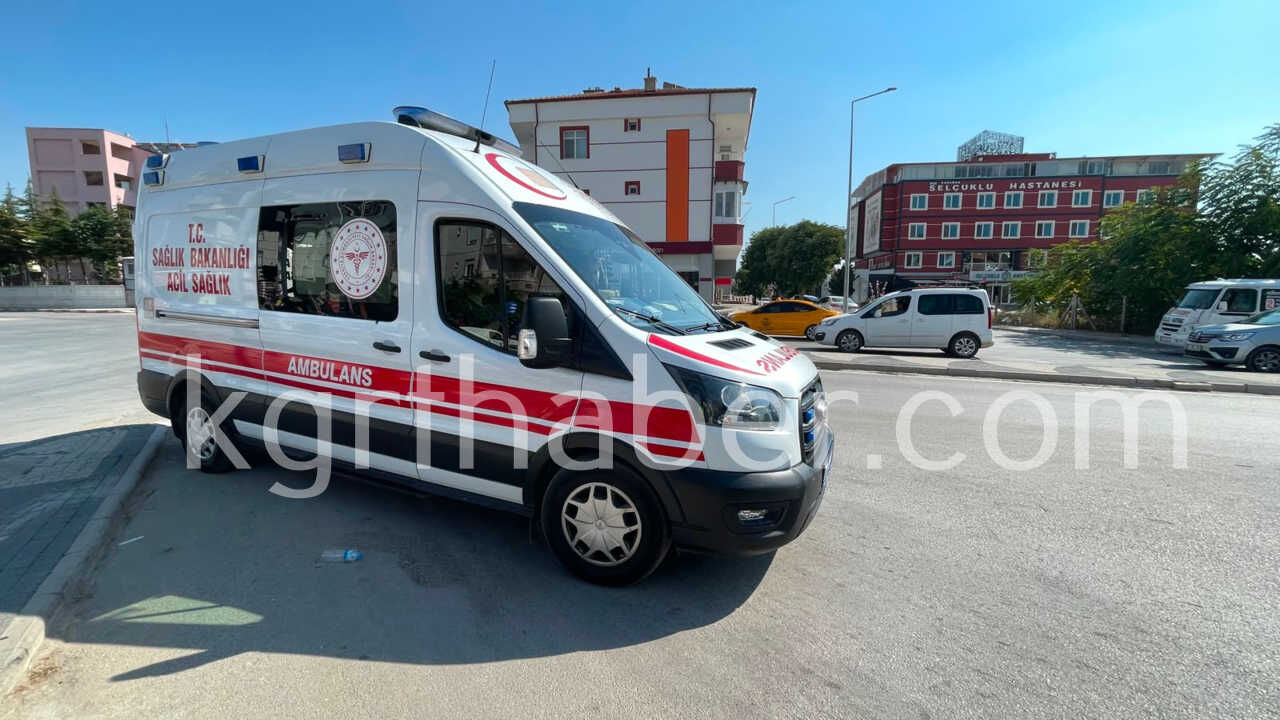 Karamanda Otomobilin Carptigi Yabanci Uyruklu Kadin Yaralandi0