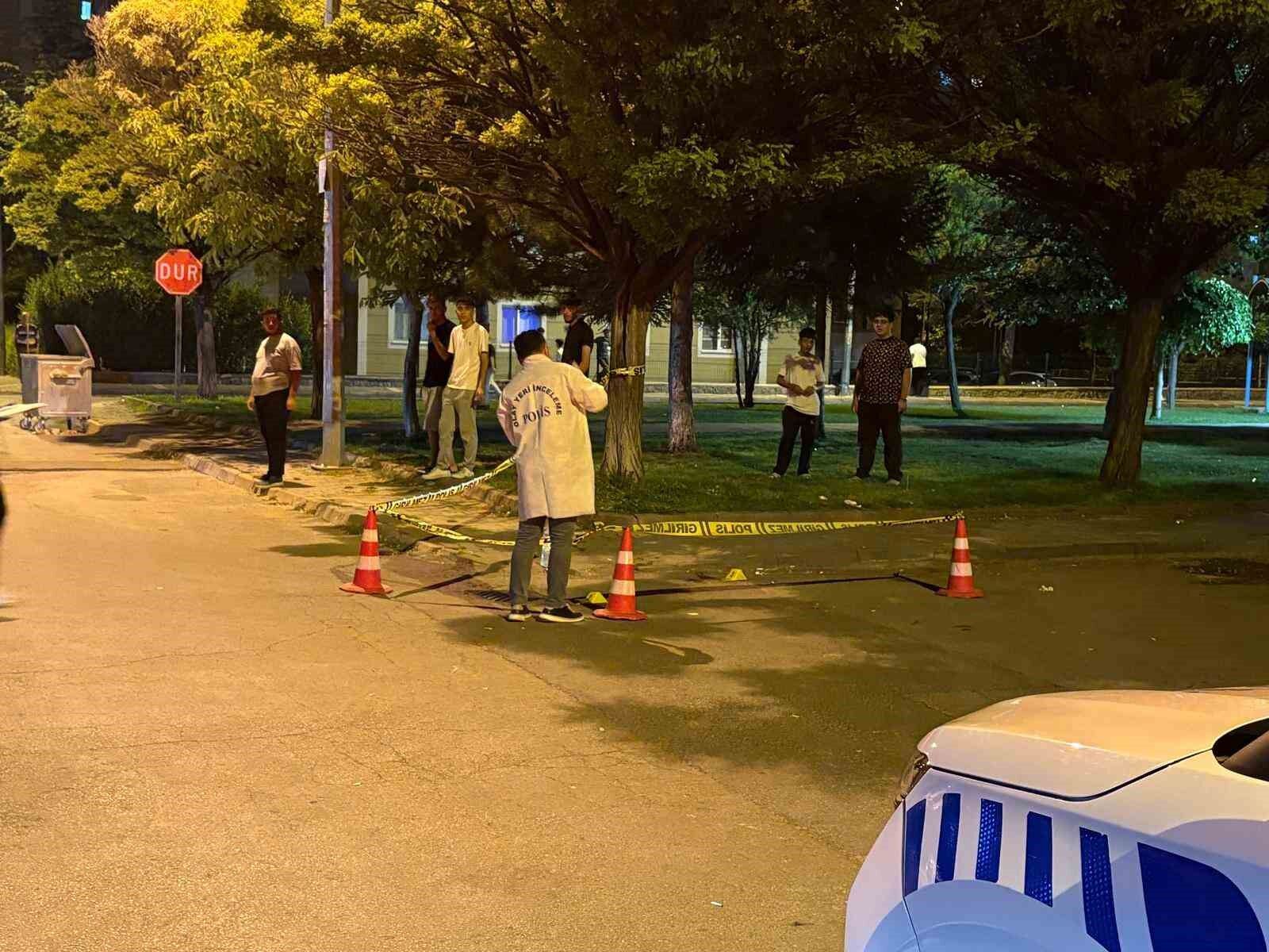 Kiz Meselesi Kanli Bitti Parkta Bicaklar Konustu (1)