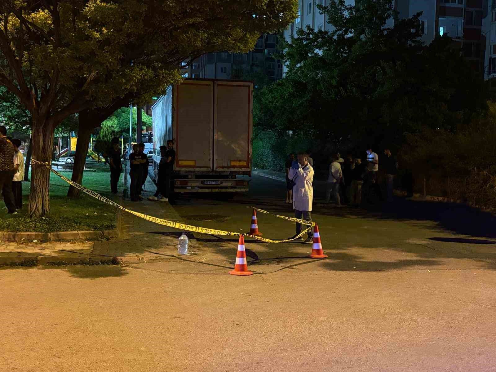 Kiz Meselesi Kanli Bitti Parkta Bicaklar Konustu (2)