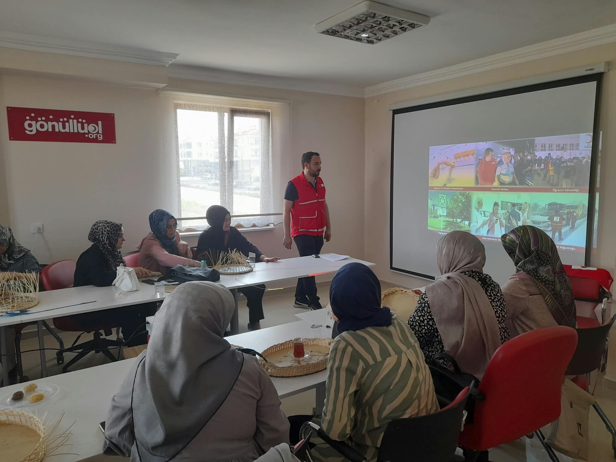 Kizilay Karaman Kadindan Aile Ve Toplum Odakli Egitimler (1)