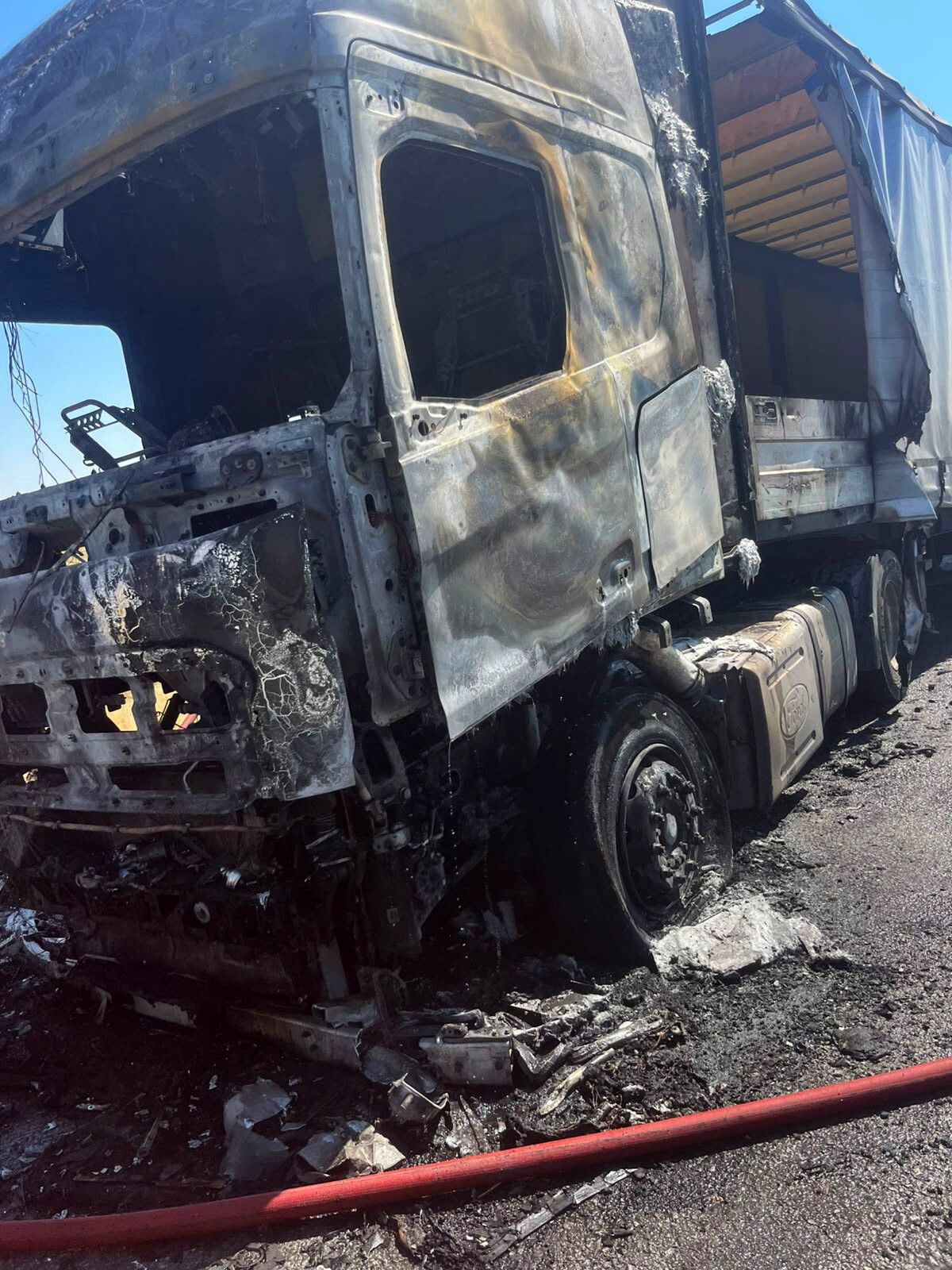 Konyada Tir Alevlere Teslim Oldu Surucu Son Anda Kurtuldu (4)
