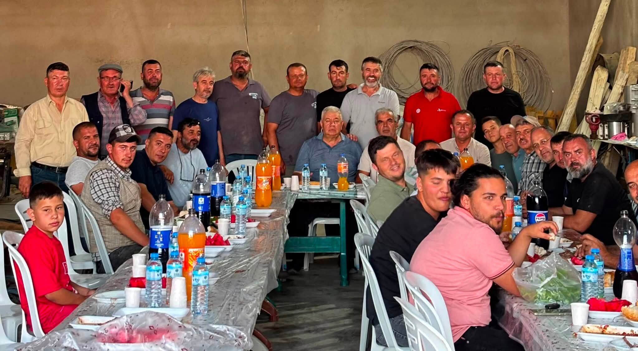 Mesudiyede Gelenek Bozulmadi Vefa Yemeginde Bulustular (2)