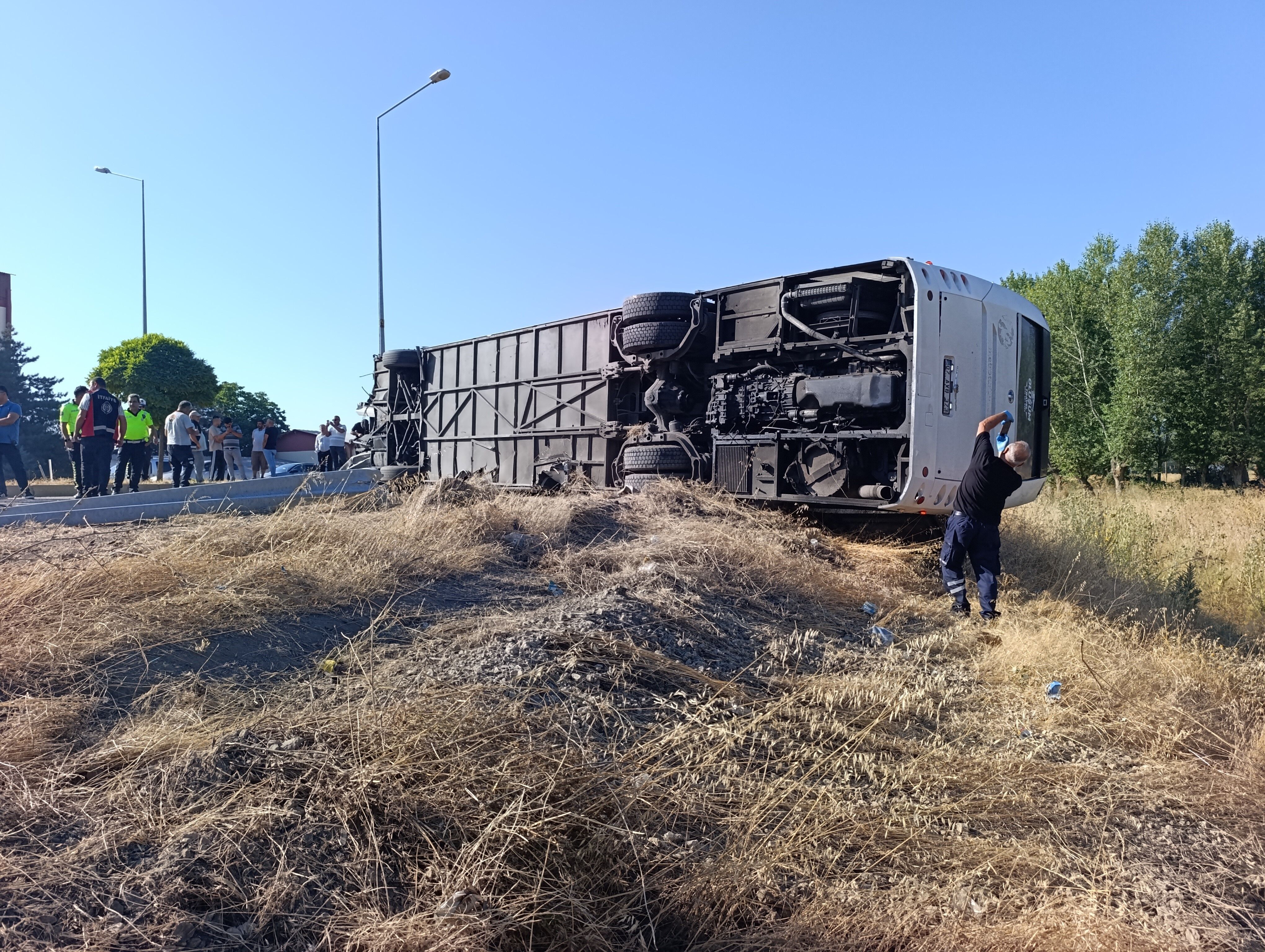 Otobus Yan Yatti Cok Sayida Yolcu Yarali (3)