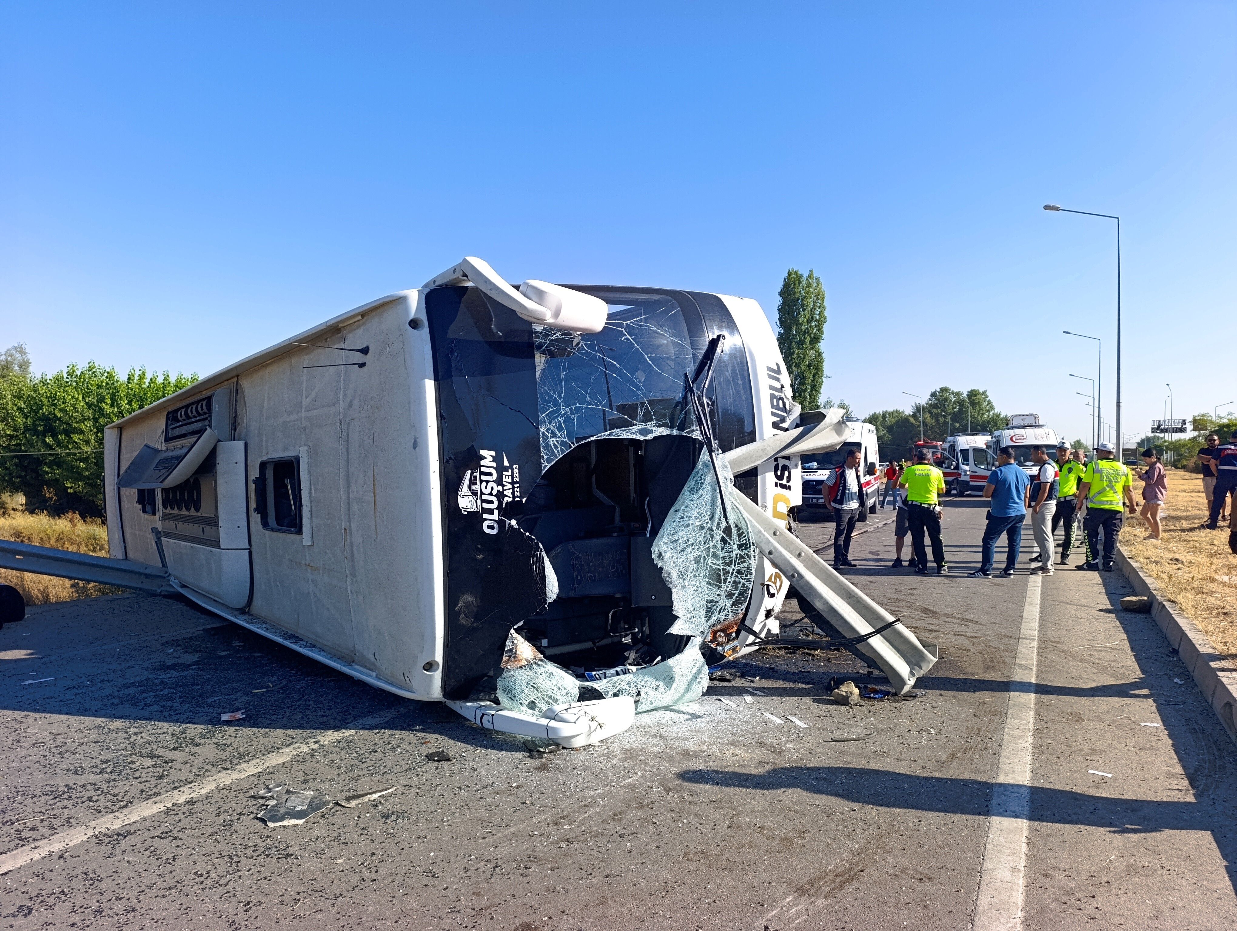 Otobus Yan Yatti Cok Sayida Yolcu Yarali (4)