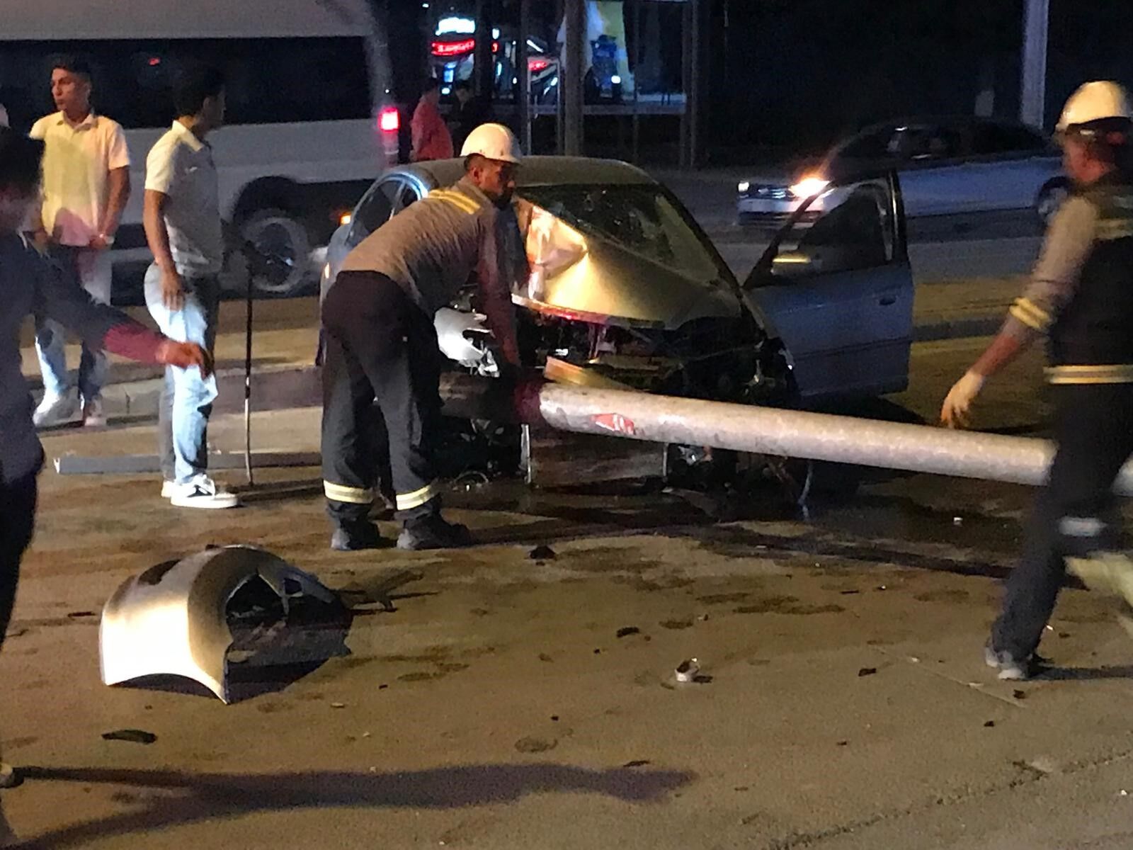 Otomobil Aydinlatma Diregini Devirdi 1 Yarali (1)