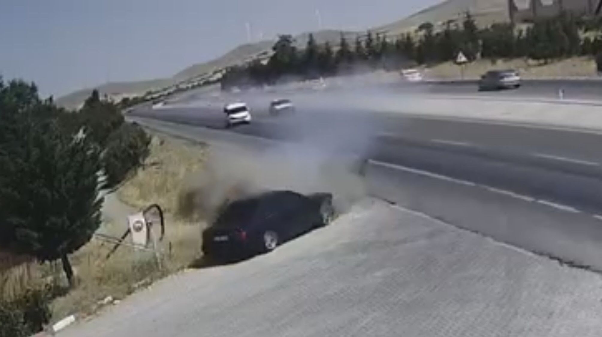 Parcadan Kacarken Karsi Seride Uctu Feci Kazada 2 Can Kaybi 3 Yarali (5)