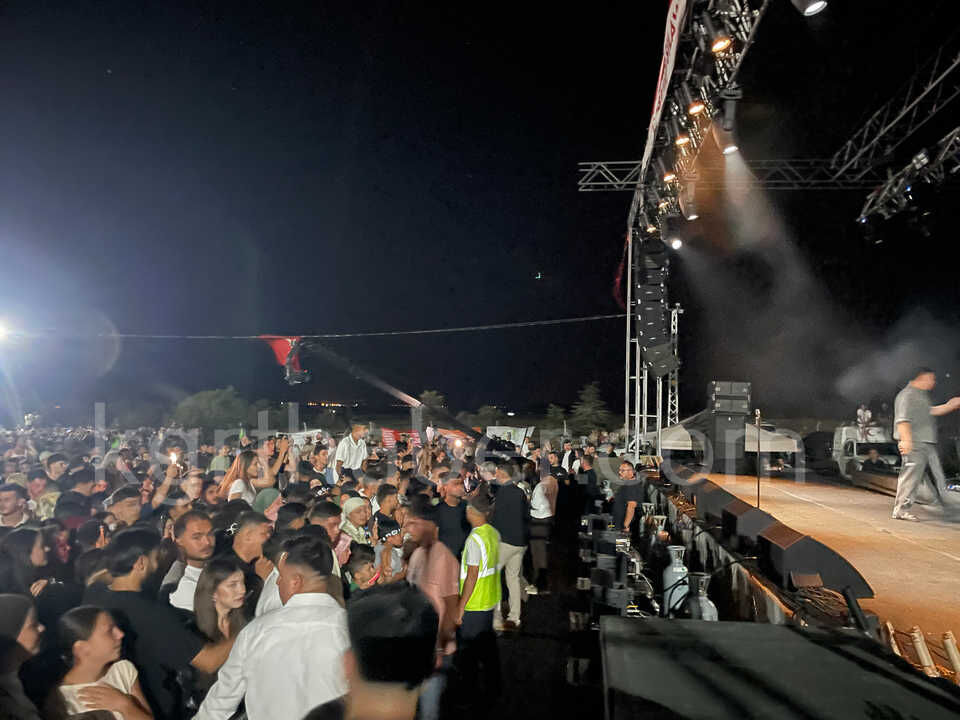 Poizi Konserinde Bariyerler Kalkinca Ortalik Karisti1