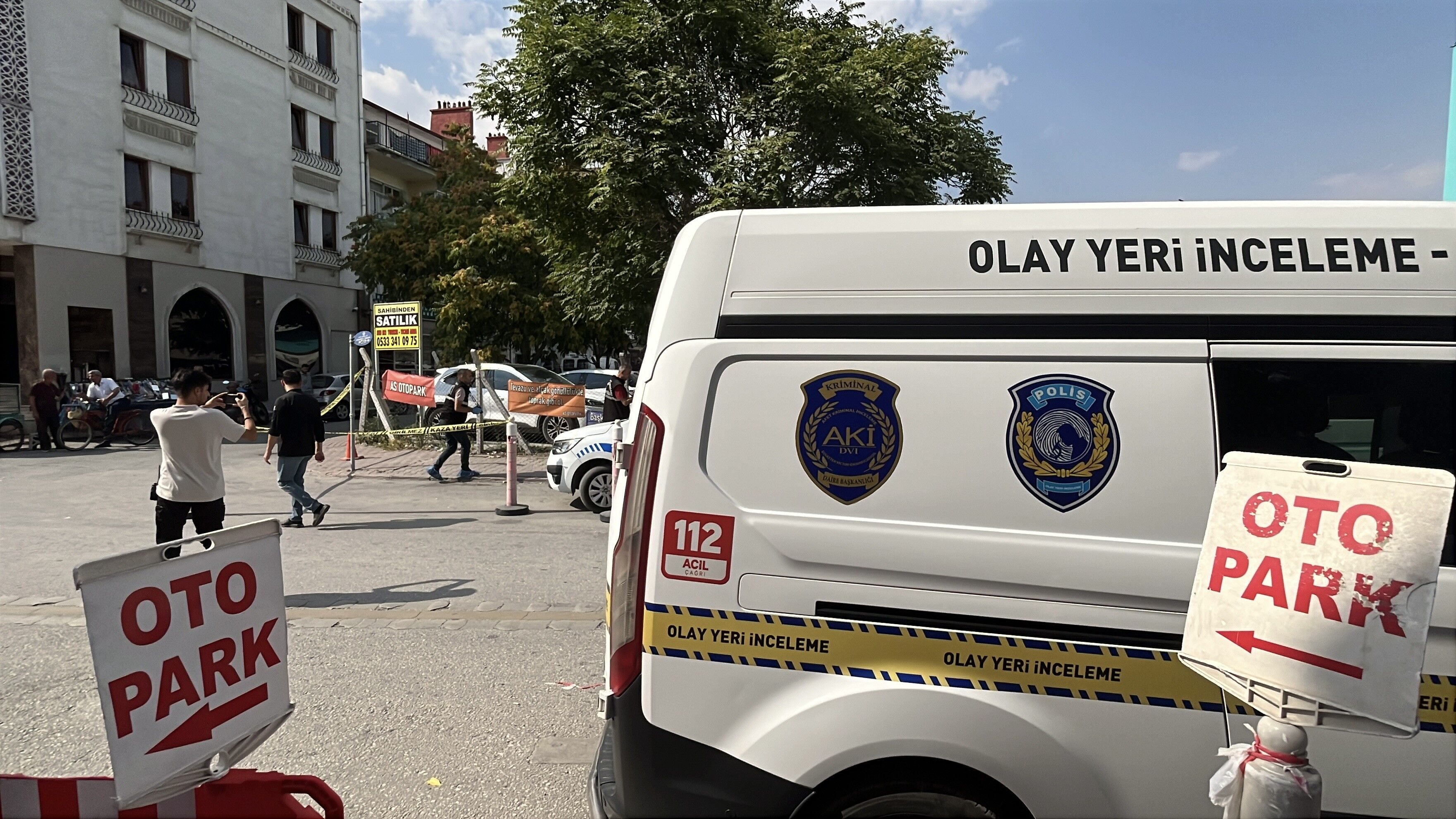 Silahini Cikardi Ancak Ates Almadi Ardindan Bicaklandi (5)