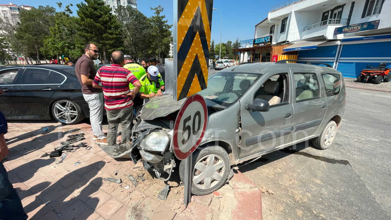 Ters Yonden Gelen Otomobil Kazaya Neden Oldu 10 Bin Lira Ceza Kesildi1