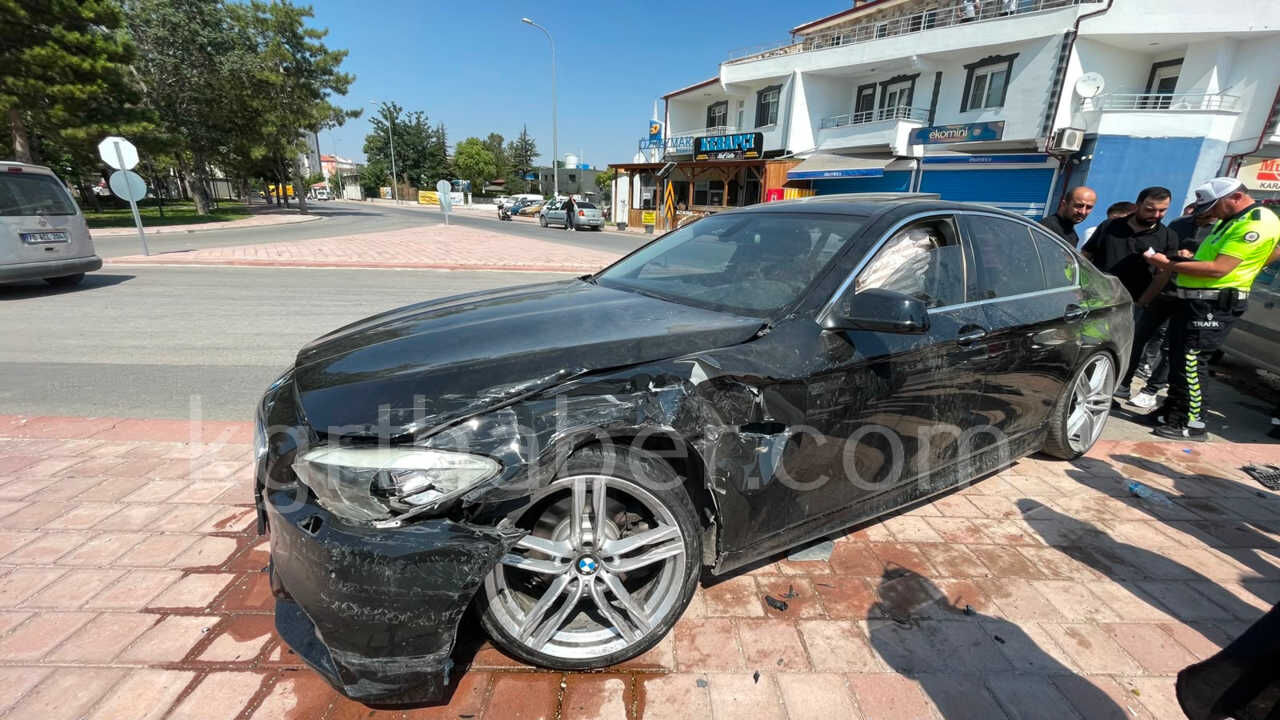 Ters Yonden Gelen Otomobil Kazaya Neden Oldu 10 Bin Lira Ceza Kesildi2