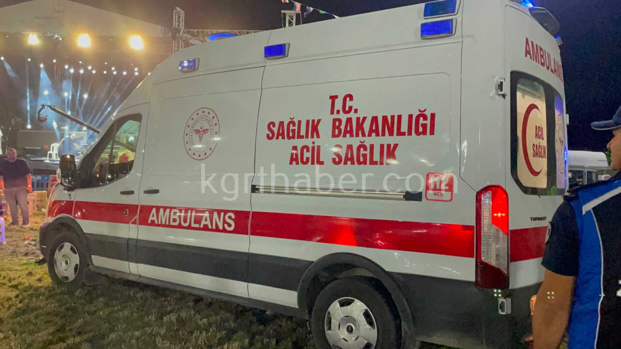 Turk Dunyasi Soleninde Yere Yigilan Genc Saglik Ekibini Harekete Gecirdi3