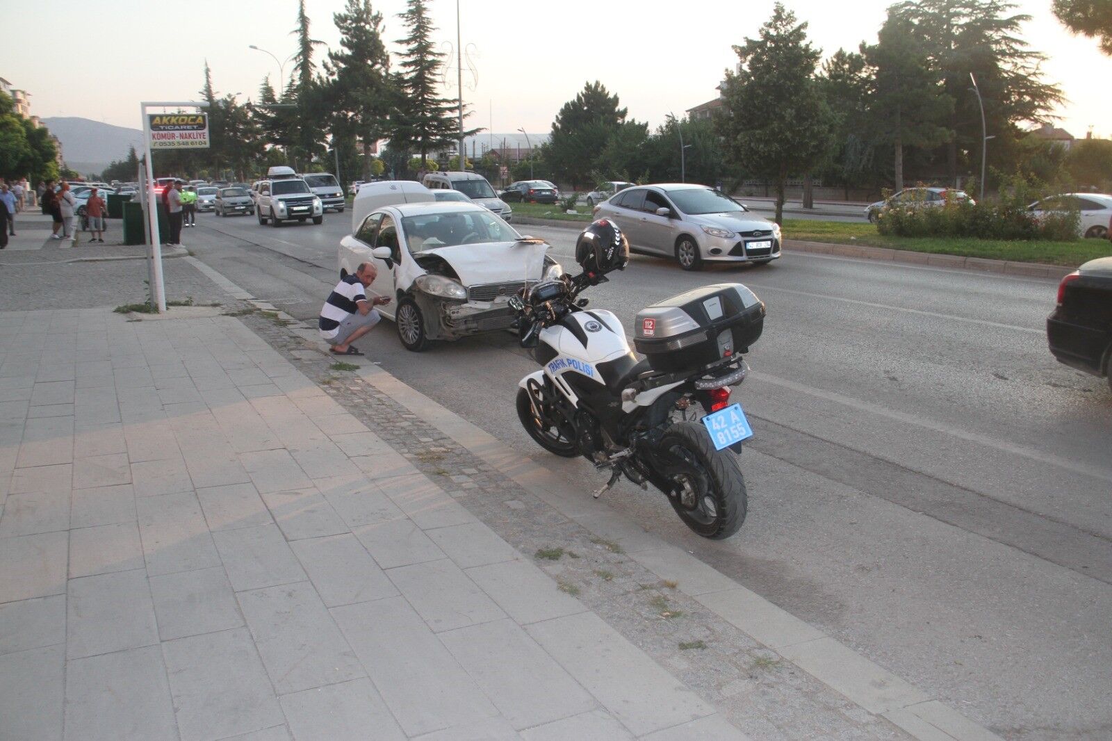 Uc Otomobil Birbirine Girdi 3 Yarali (1)