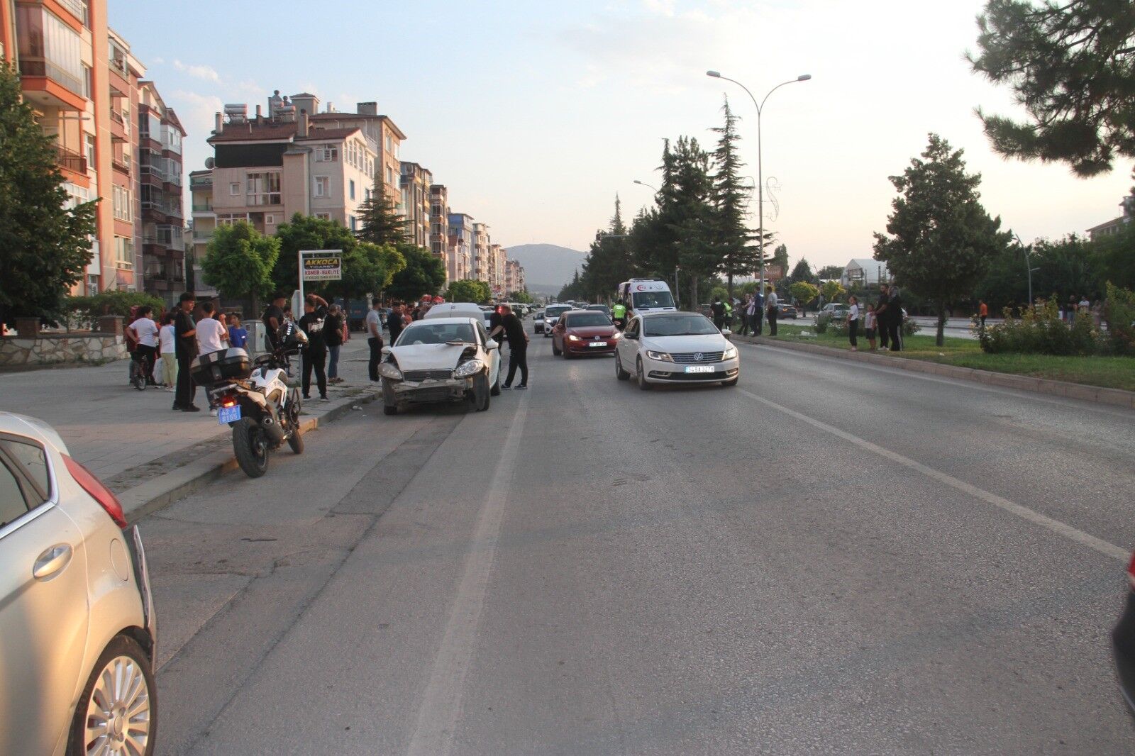 Uc Otomobil Birbirine Girdi 3 Yarali (3)