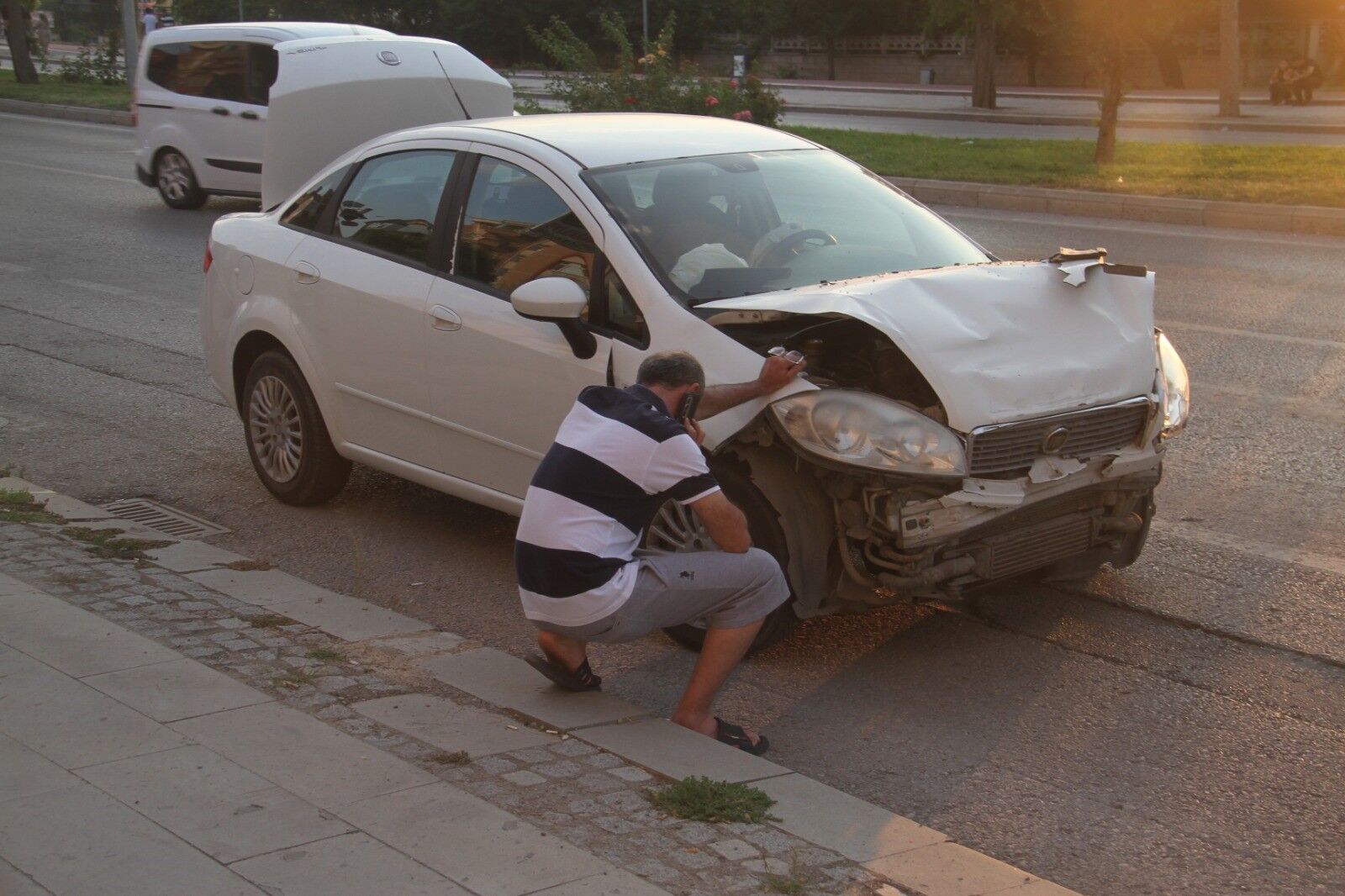 Uc Otomobil Birbirine Girdi 3 Yarali (4)