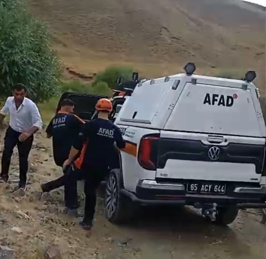 Atiyla Dereyi Gecmeye Calisan Coban Hayatini Kaybetti (2)