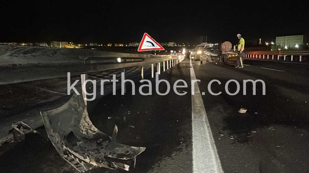 Devrilen Otomobilin Surucusu Yaralandi Tanker Surucusu Kaza Yerinden Kacti1