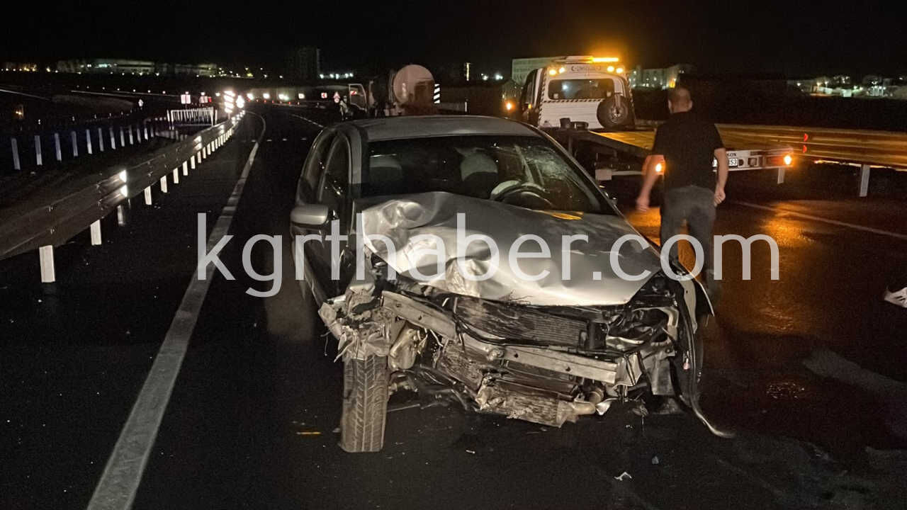 Devrilen Otomobilin Surucusu Yaralandi Tanker Surucusu Kaza Yerinden Kacti10