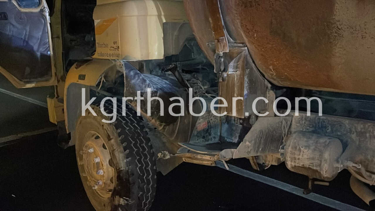 Devrilen Otomobilin Surucusu Yaralandi Tanker Surucusu Kaza Yerinden Kacti4
