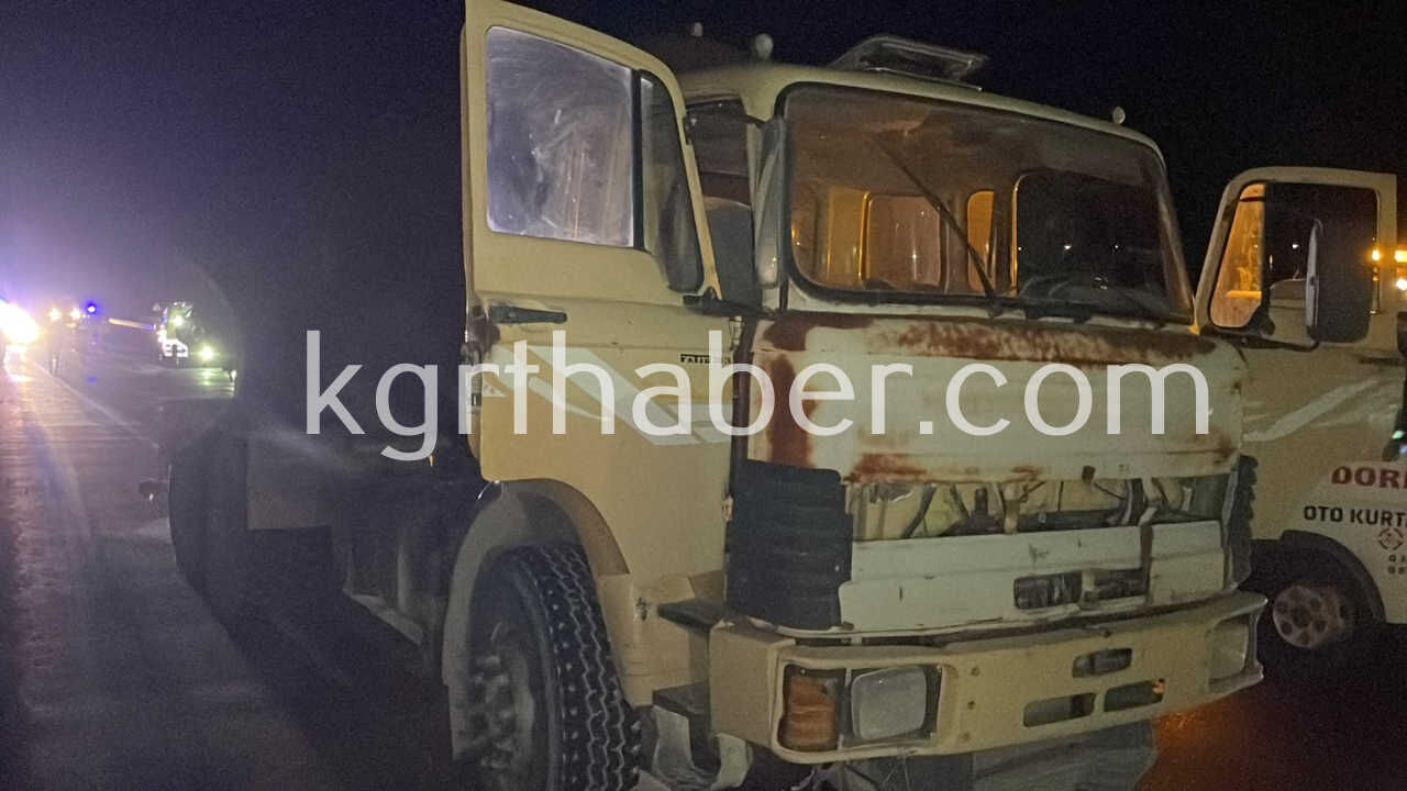 Devrilen Otomobilin Surucusu Yaralandi Tanker Surucusu Kaza Yerinden Kacti6