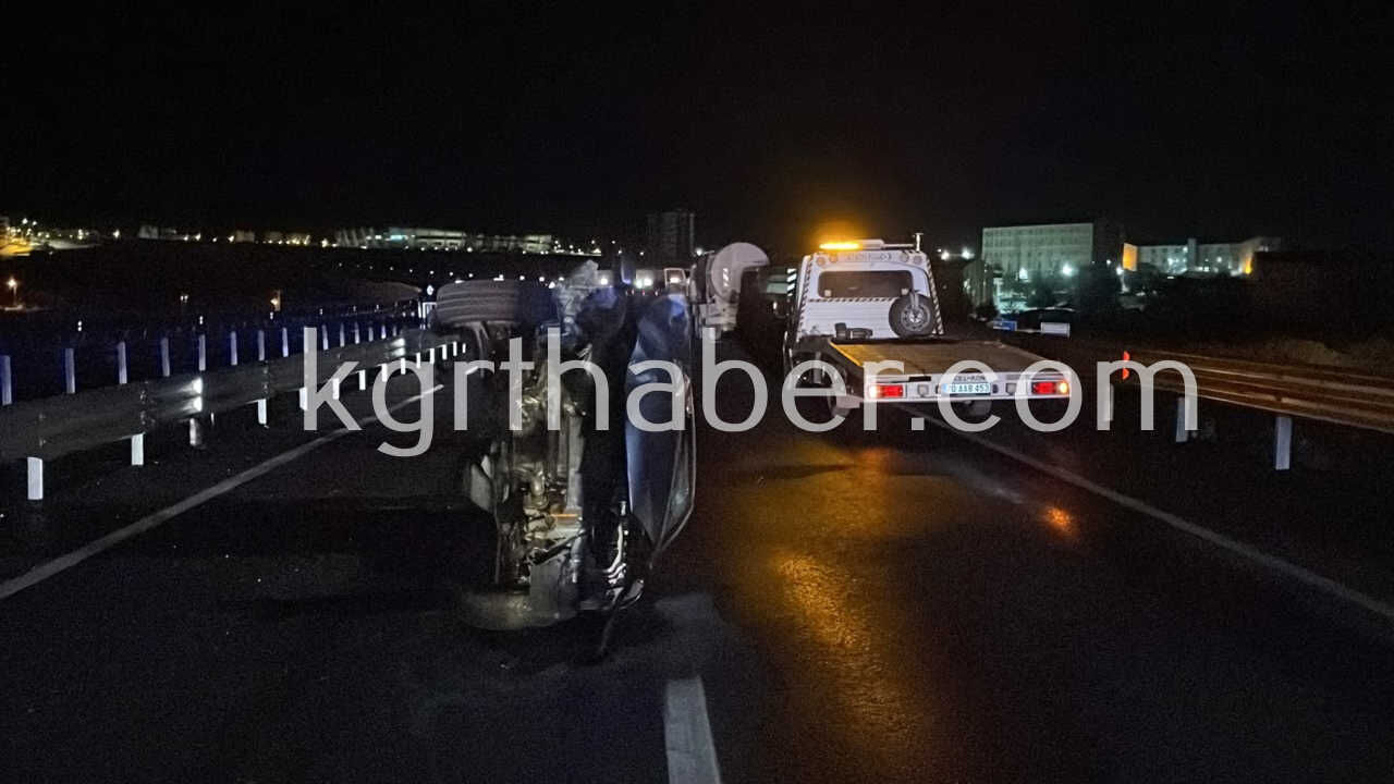 Devrilen Otomobilin Surucusu Yaralandi Tanker Surucusu Kaza Yerinden Kacti8