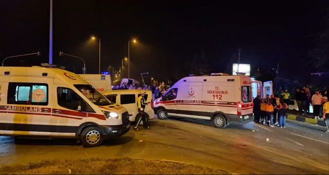 Dugun Donusu Feci Kaza 3U Cocuk 21 Yarali (2)
