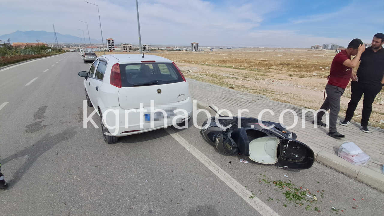 Elektrikli Bisiklet Devrilerek Park Halindeki Otomobile Carpti 1 Yarali1