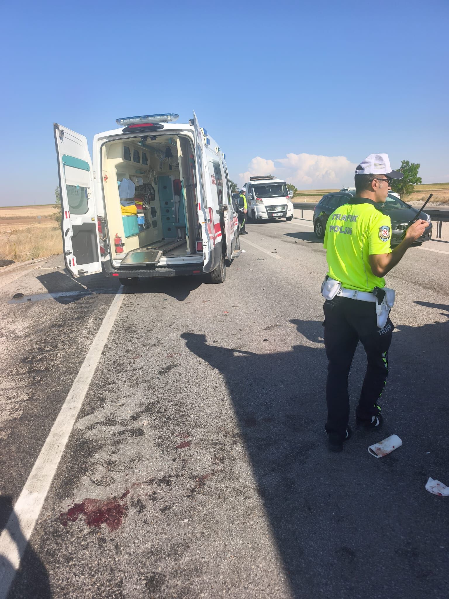 Karaman Konya Yolunda Feci Kaza Traktor Ikiye Ayrildi 2 Yarali (2)