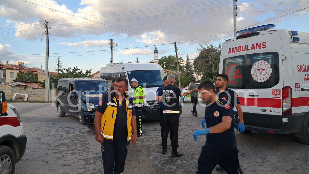 Karaman Son Dakika Ogrencileri Tasiyan Okul Servisi Kaza Yapti10