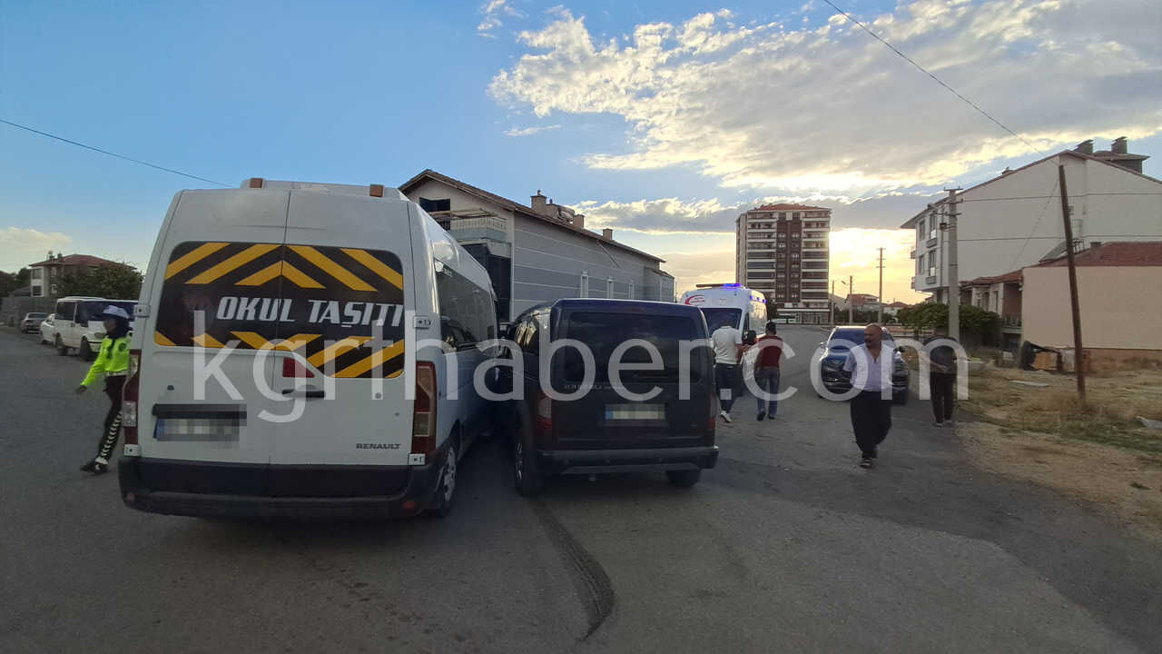 Karaman Son Dakika Ogrencileri Tasiyan Okul Servisi Kaza Yapti2