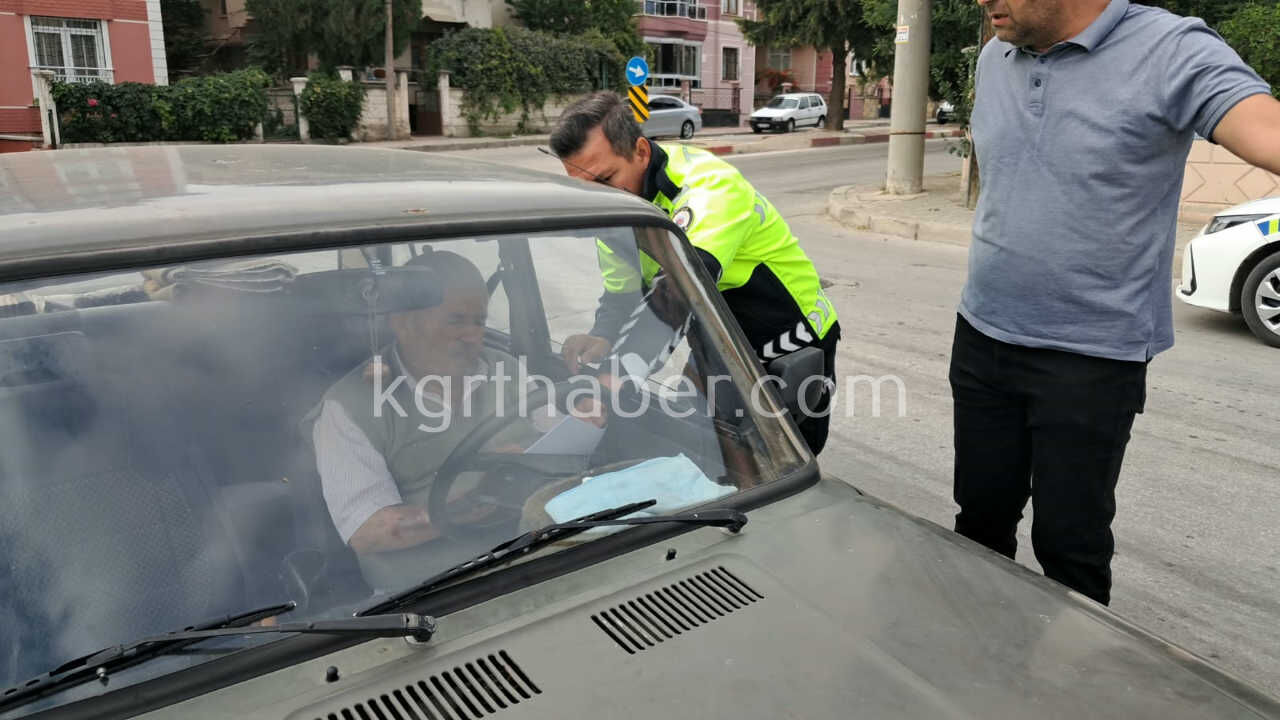 Karamanda 88 Yasindaki Surucu Kazayi Yara Almadan Atlatti1