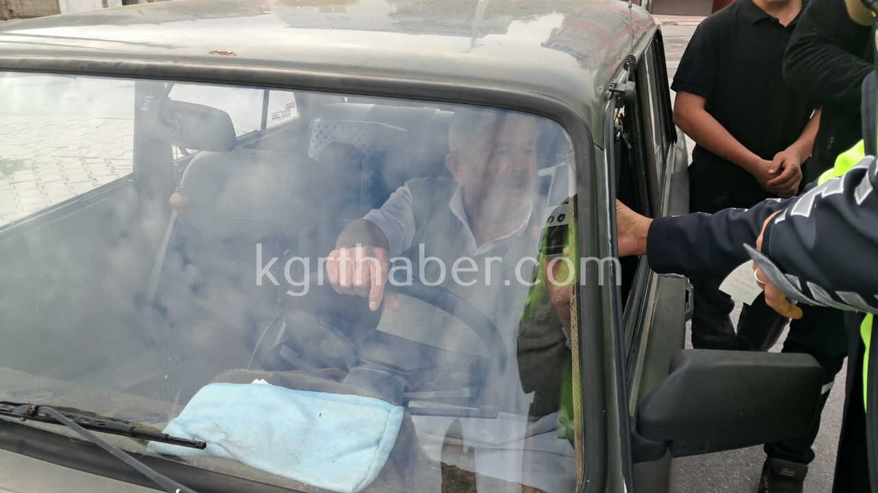 Karamanda 88 Yasindaki Surucu Kazayi Yara Almadan Atlatti2