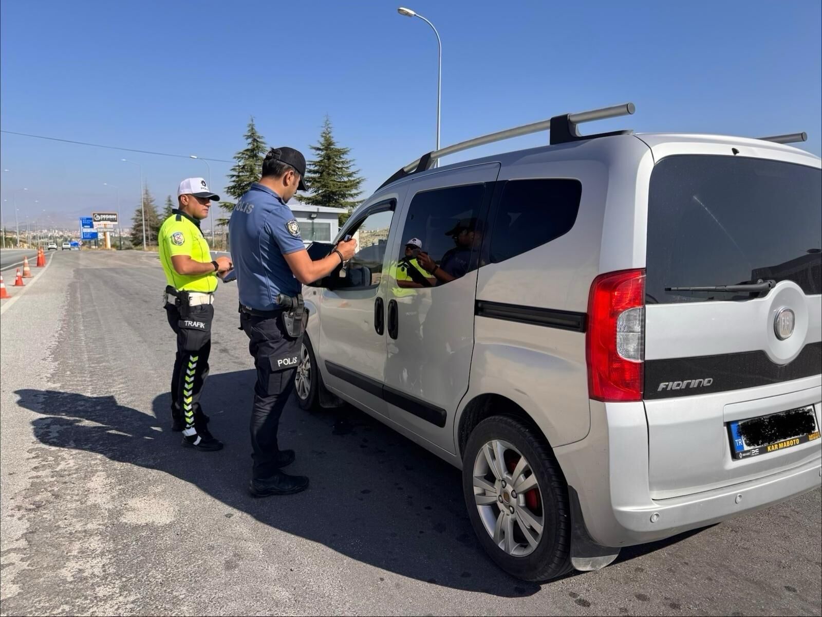 Karamanda Asayis Ve Trafik Denetimleri 11 Tutuklama (2)