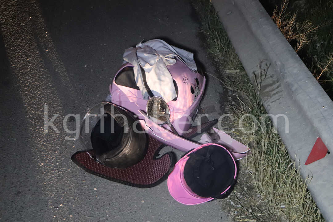 Karamanda Ciple Carpisarak 20 Metre Suruklenen Motosikletin Surucusu Yaralandi11