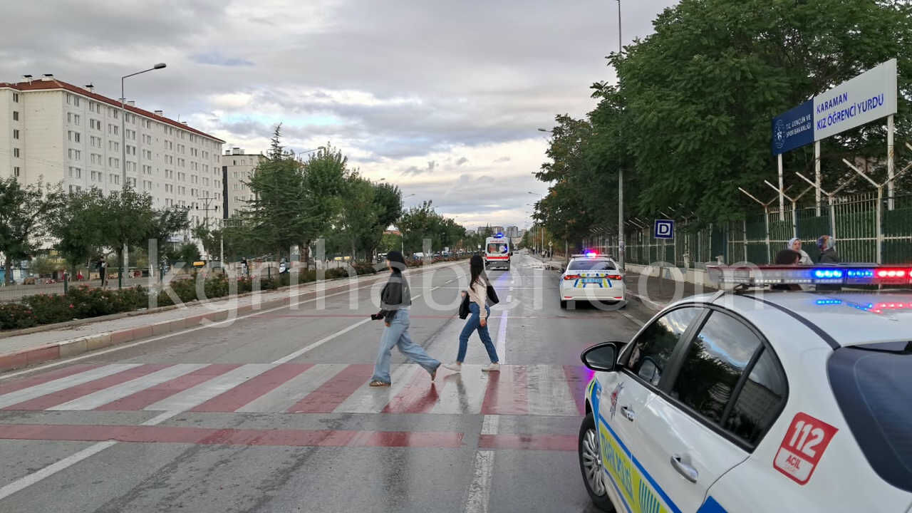 Karamanda Geri Manevra Yapan Otomobil Universite Ogrencisine Carpti Muayenem Yok Deyip Kacti2