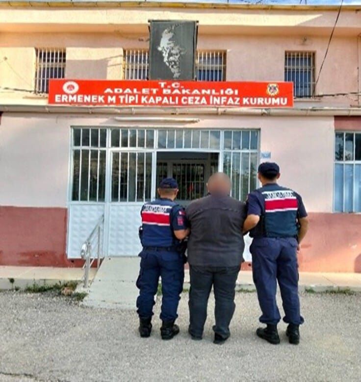 Karamanda Jandarma Dugmeye Basti 31 Kisi Yakalandi (2)