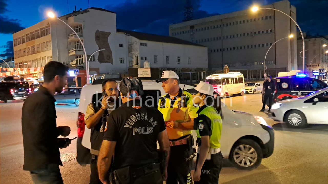 Karamanda Kalabalik Grubun Sokak Ortasindaki Kavgasi Kamerada 6 Yarali2