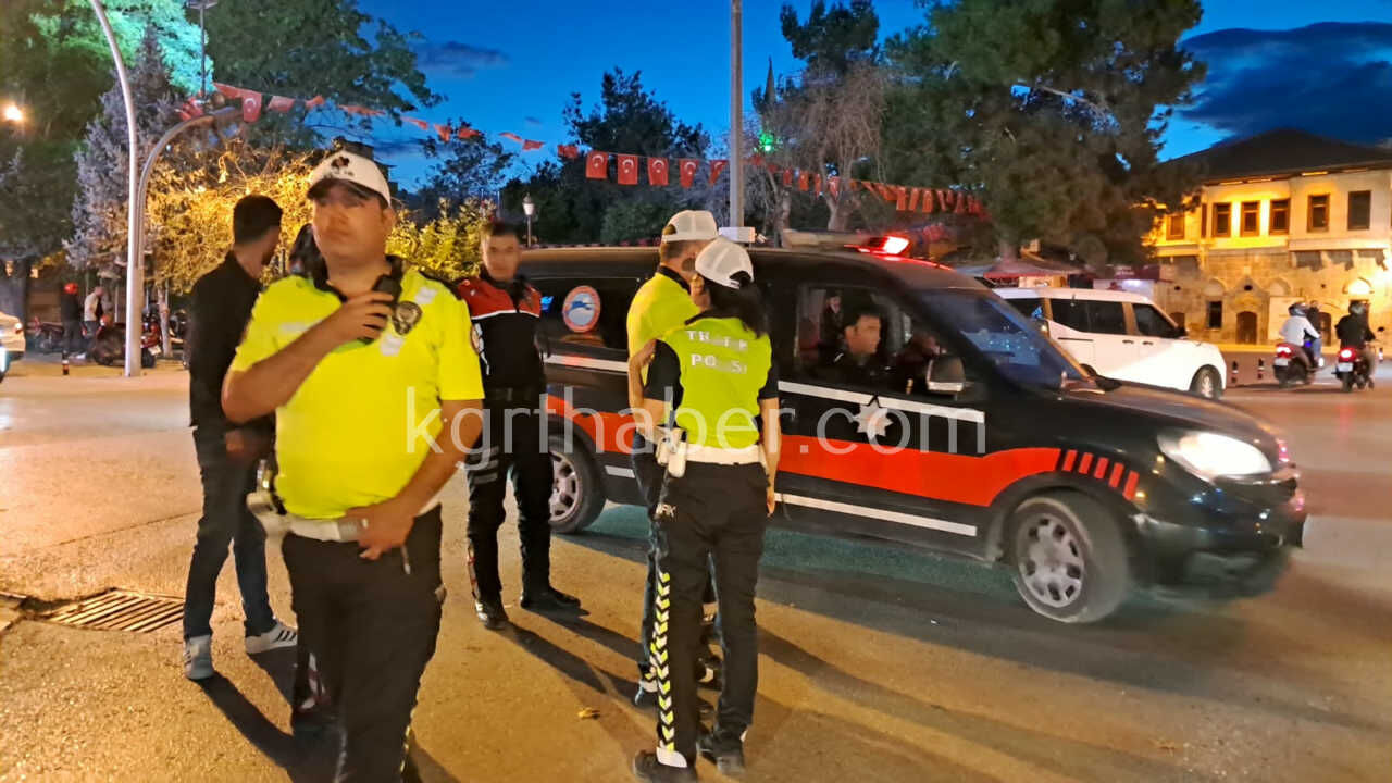 Karamanda Kalabalik Grubun Sokak Ortasindaki Kavgasi Kamerada 6 Yarali3