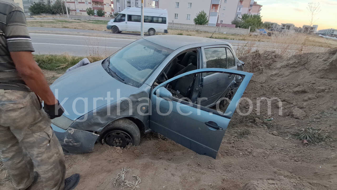 Karamanda Kavsakta Carpisan Araclardan Biri Karsi Seride Gecti Digeri Insaat Alanina Devrildi2