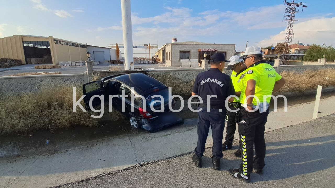 Karamanda Kopege Carpmamak Icin Manevra Yapan Otomobil Kaza Yapti 1 Yarali0