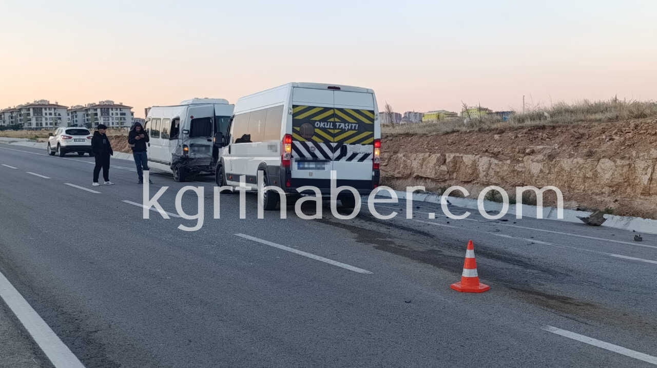 Karamanda Minibuslerin Carpistigi Kazada 1 Kisi Yaralandi1-1