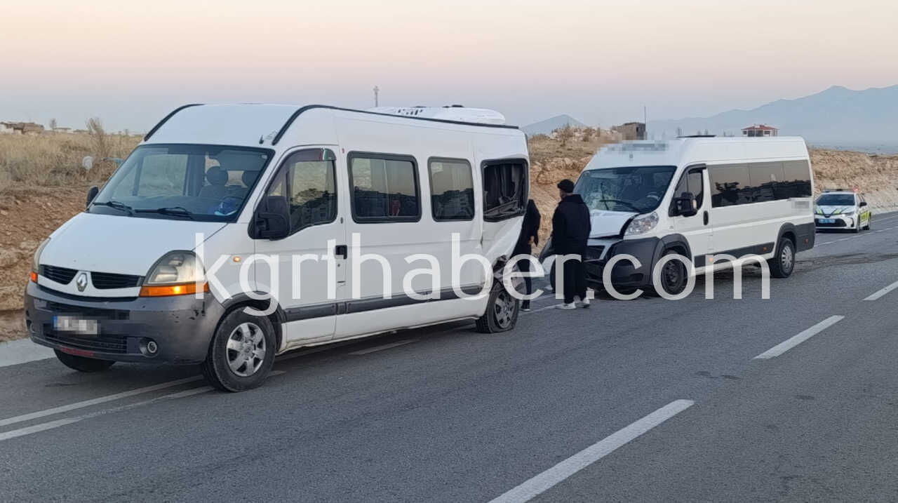 Karamanda Minibuslerin Carpistigi Kazada 1 Kisi Yaralandi3