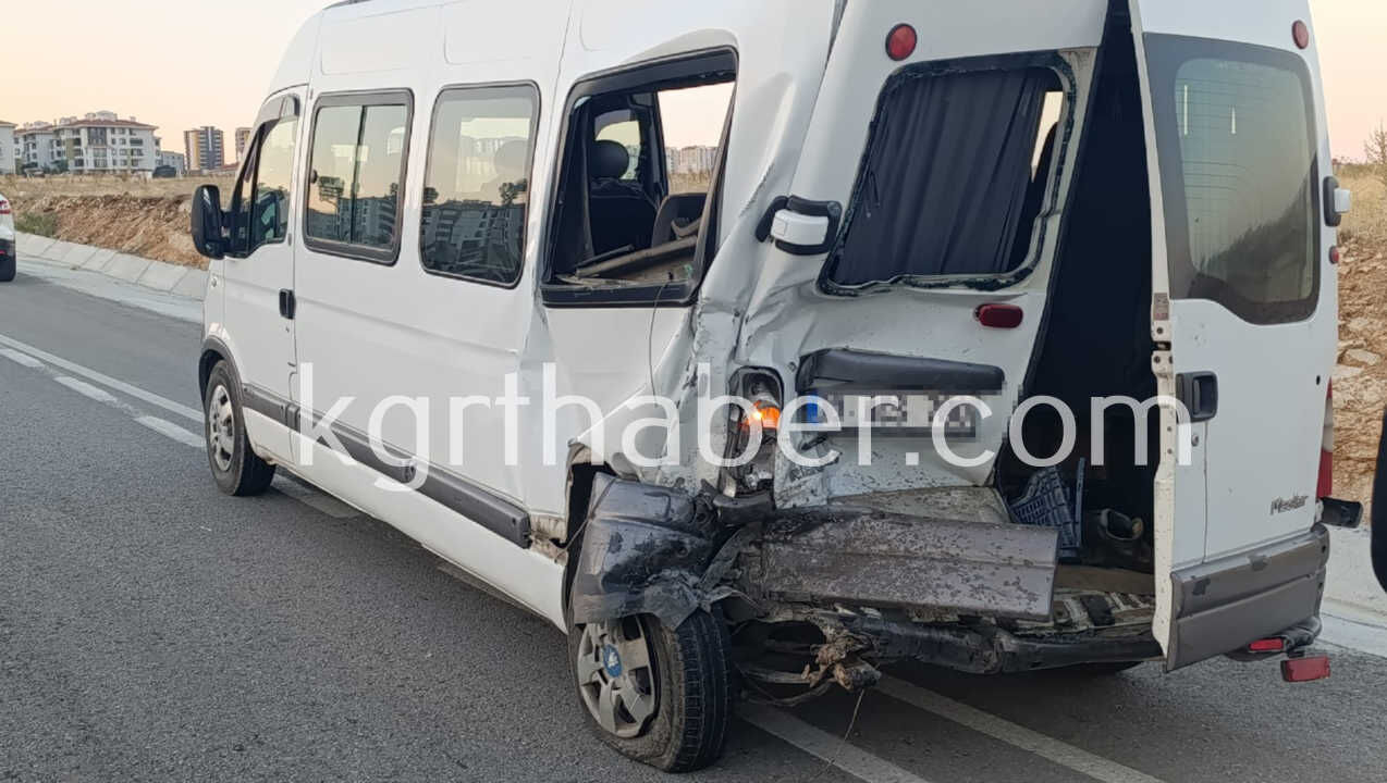 Karamanda Minibuslerin Carpistigi Kazada 1 Kisi Yaralandi4-1