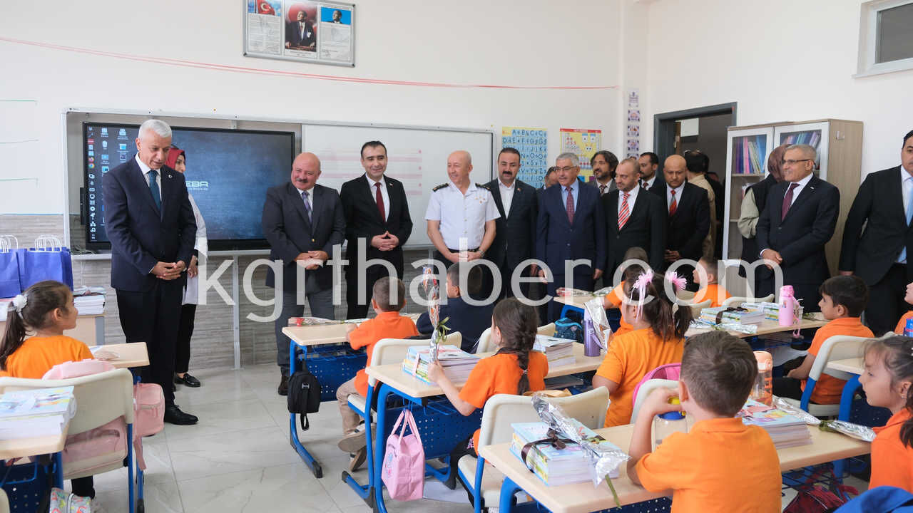Karamanda Ogrenciler Yeni Egitim Yilina Coskuyla Basladi0
