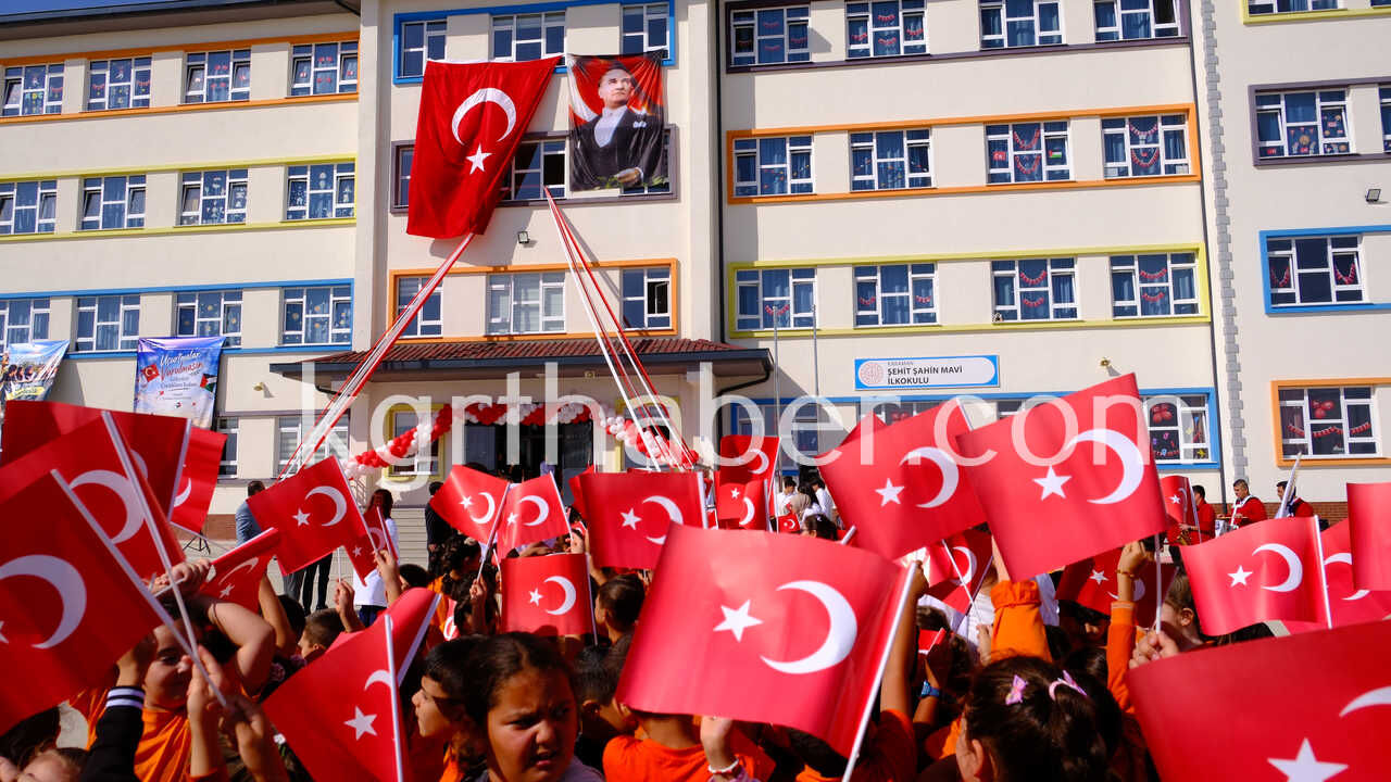 Karamanda Ogrenciler Yeni Egitim Yilina Coskuyla Basladi4