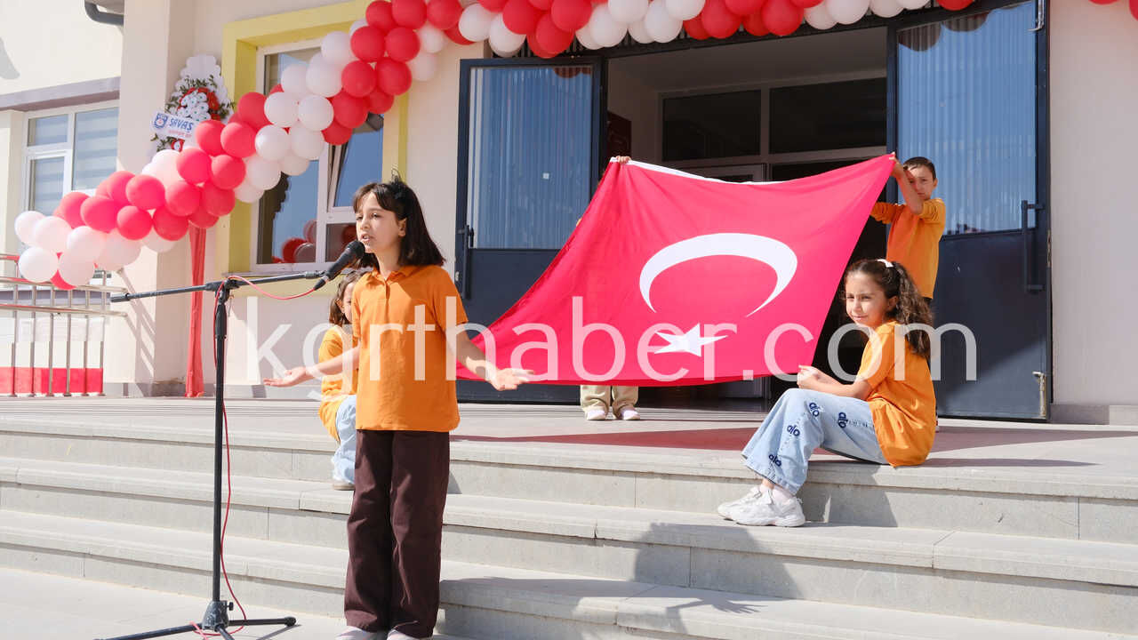 Karamanda Ogrenciler Yeni Egitim Yilina Coskuyla Basladi8